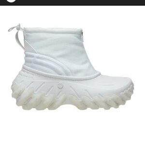 Crocs Echo Boots woman’s size 8